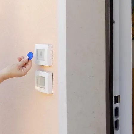 Millyholidays - Sunflower - Center - Nearby - Private Garden - Pool Daire