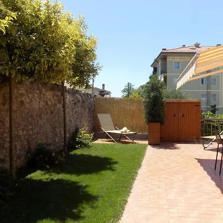 Millyholidays - Sunflower - Center - Nearby - Private Garden - Pool Daire Bardolino