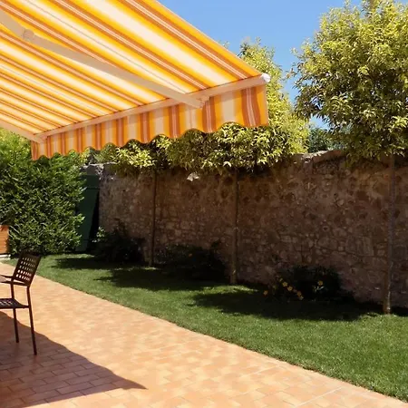 Millyholidays - Sunflower - Center - Nearby - Private Garden - Pool Daire *