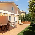 Apartman Millyholidays - Sunflower - Center - Nearby - Private Garden - Pool