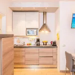 Millyholidays - Sunflower - Center - Nearby - Private Garden - Pool Apartment