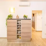 Millyholidays - Sunflower - Center - Nearby - Private Garden - Pool Διαμέρισμα