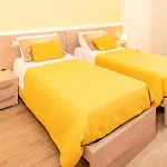 Millyholidays - Sunflower - Center - Nearby - Private Garden - Pool *