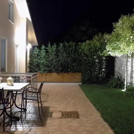 Millyholidays - Sunflower - Center - Nearby - Private Garden - Pool Apartment