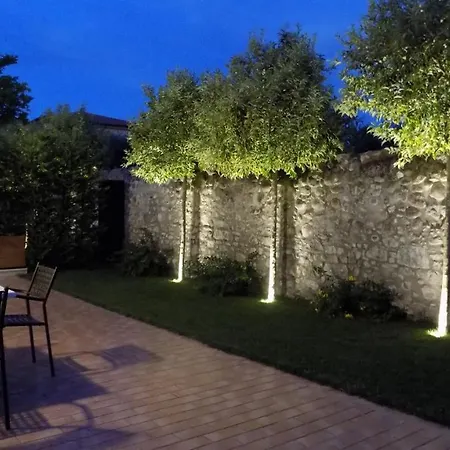 Millyholidays - Sunflower - Center - Nearby - Private Garden - Pool Apartment Bardolino