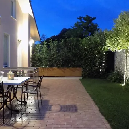 Millyholidays - Sunflower - Center - Nearby - Private Garden - Pool Apartment *