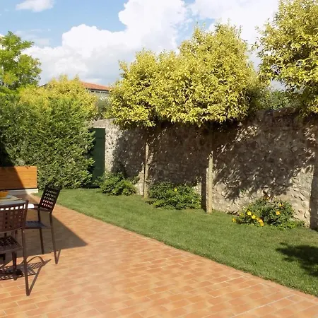 Millyholidays - Sunflower - Center - Nearby - Private Garden - Pool Apartment Bardolino