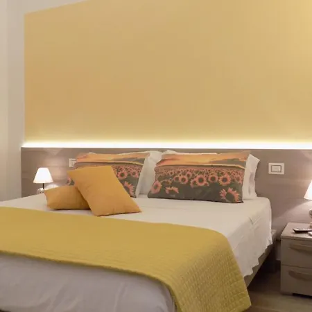 Millyholidays - Sunflower - Center - Nearby - Private Garden - Pool Apartment *