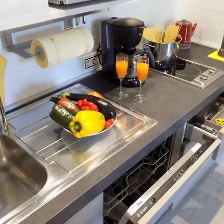 Millyholidays - Sunflower - Center - Nearby - Private Garden - Pool Apartamento Bardolino