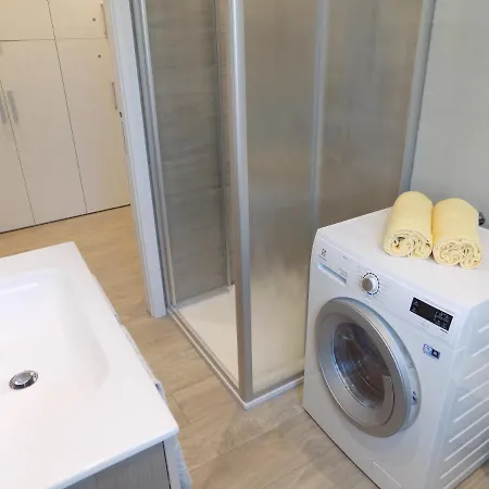 Millyholidays - Sunflower - Center - Nearby - Private Garden - Pool Apartamento Bardolino