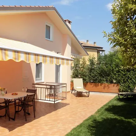 شقة Millyholidays - Sunflower - Center - Nearby - Private Garden - Pool