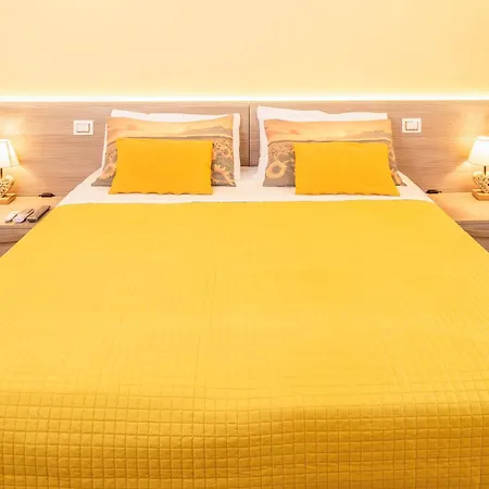 Appartement Millyholidays - Sunflower - Center - Nearby - Private Garden - Pool