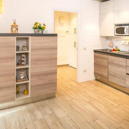 Millyholidays - Sunflower - Center - Nearby - Private Garden - Pool Bardolino