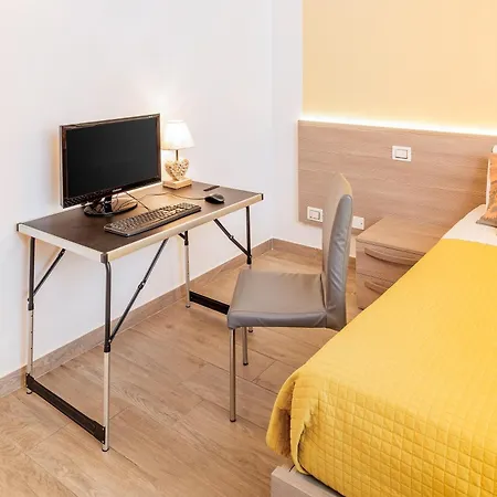 Millyholidays - Sunflower - Center - Nearby - Private Garden - Pool * Bardolino