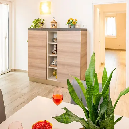 Millyholidays - Sunflower - Center - Nearby - Private Garden - Pool Bardolino