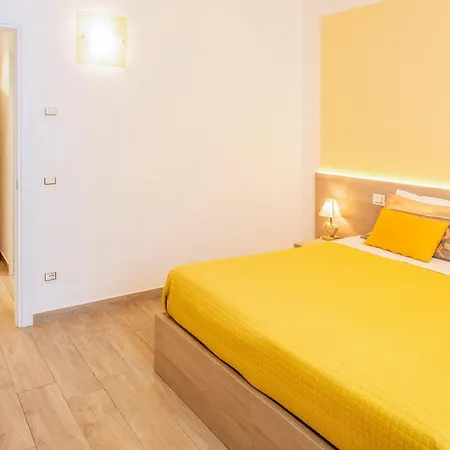 Millyholidays - Sunflower - Center - Nearby - Private Garden - Pool شقة *
