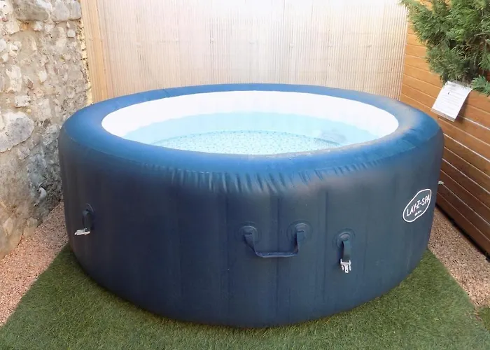 Appartement Millyholidays - Sunflower - Center - Nearby - Private Garden - Pool