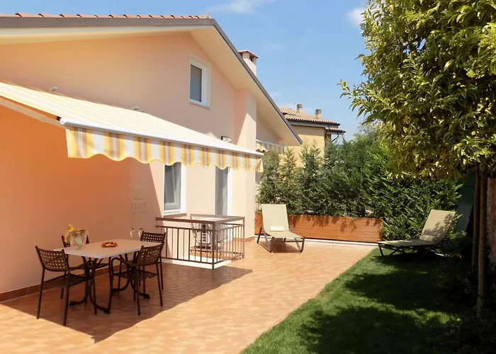 Appartement Millyholidays - Sunflower - Center - Nearby - Private Garden - Pool