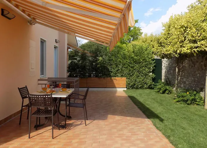 Millyholidays - Sunflower - Center - Nearby - Private Garden - Pool Bardolino