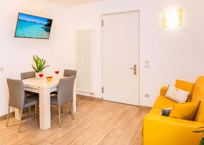 Appartement Millyholidays - Sunflower - Center - Nearby - Private Garden - Pool Bardolino