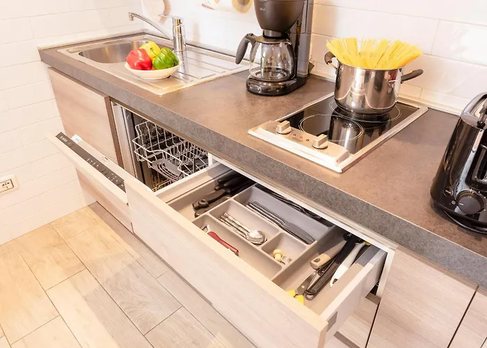 Appartement Millyholidays - Sunflower - Center - Nearby - Private Garden - Pool