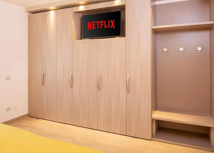 Appartement Millyholidays - Sunflower - Center - Nearby - Private Garden - Pool *