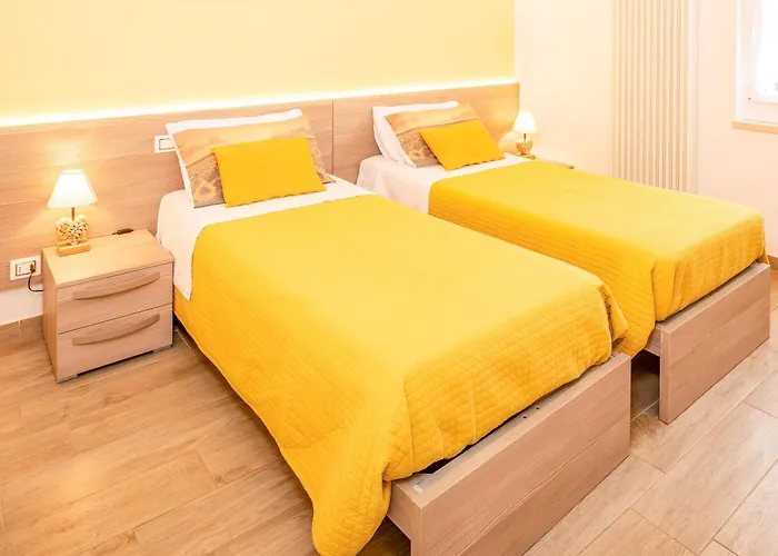 Millyholidays - Sunflower - Center - Nearby - Private Garden - Pool *