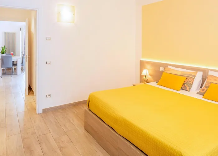 Millyholidays - Sunflower - Center - Nearby - Private Garden - Pool Appartement *